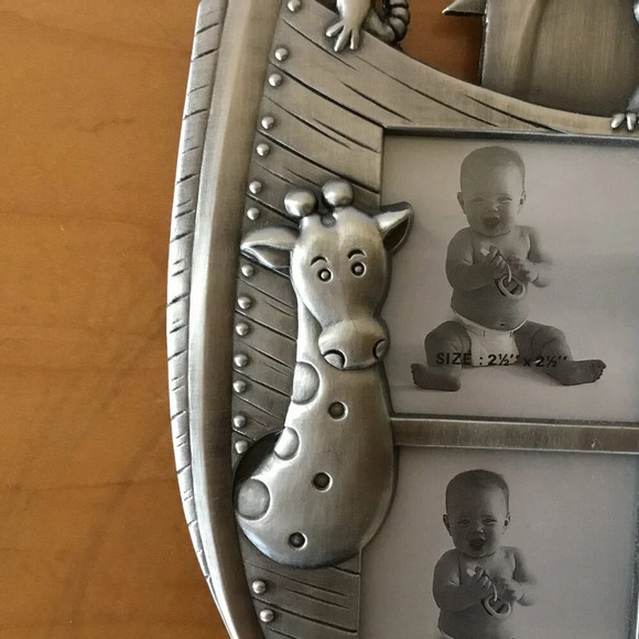 Vintage pewter children's photo frame holding four photos - Picture 5 of 9